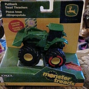 NEW Ertl John Deere Monster Treads Pullback Tread Thrashers toy